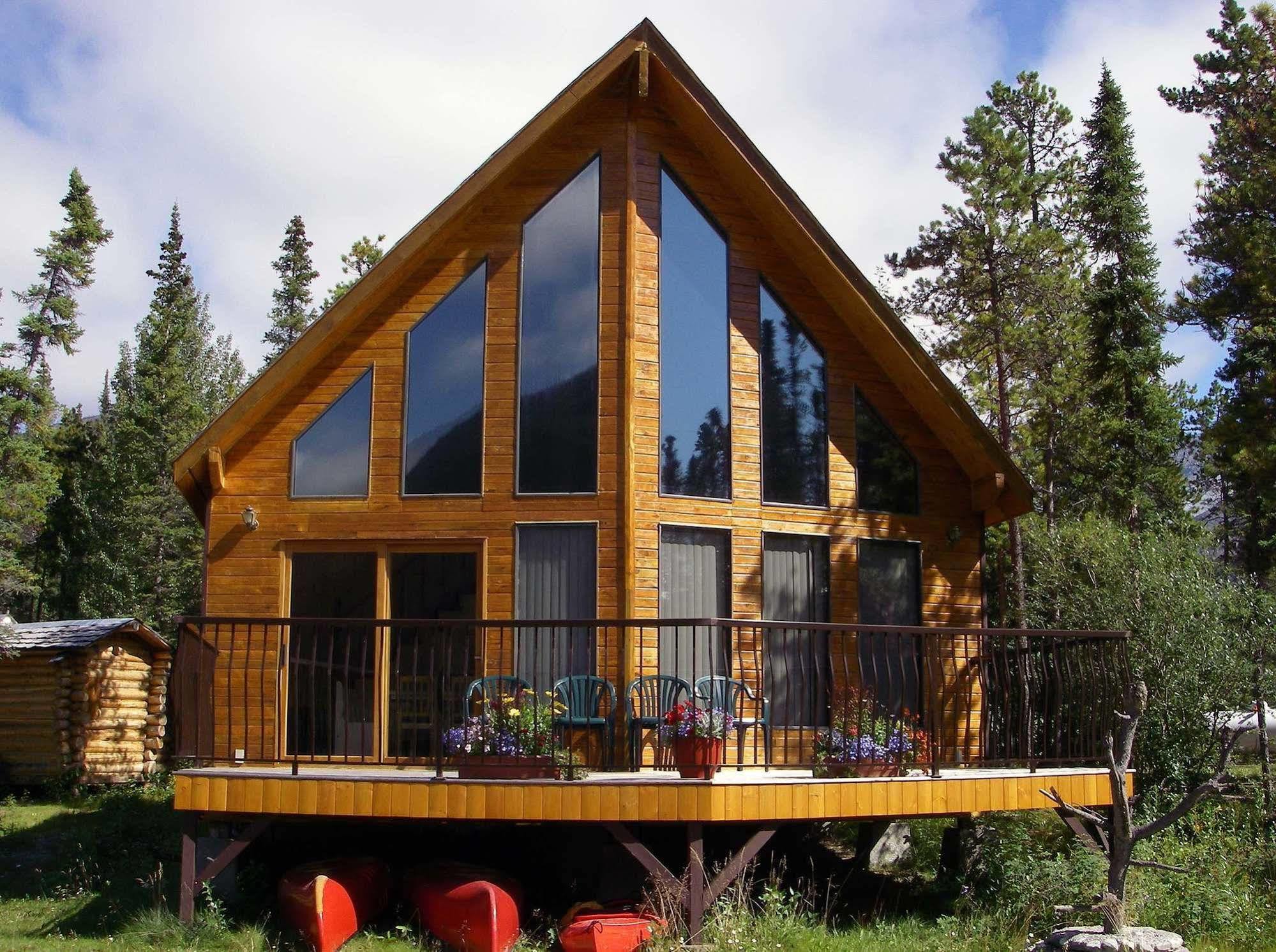 Northern Rockies Lodge Muncho Lake Экстерьер фото